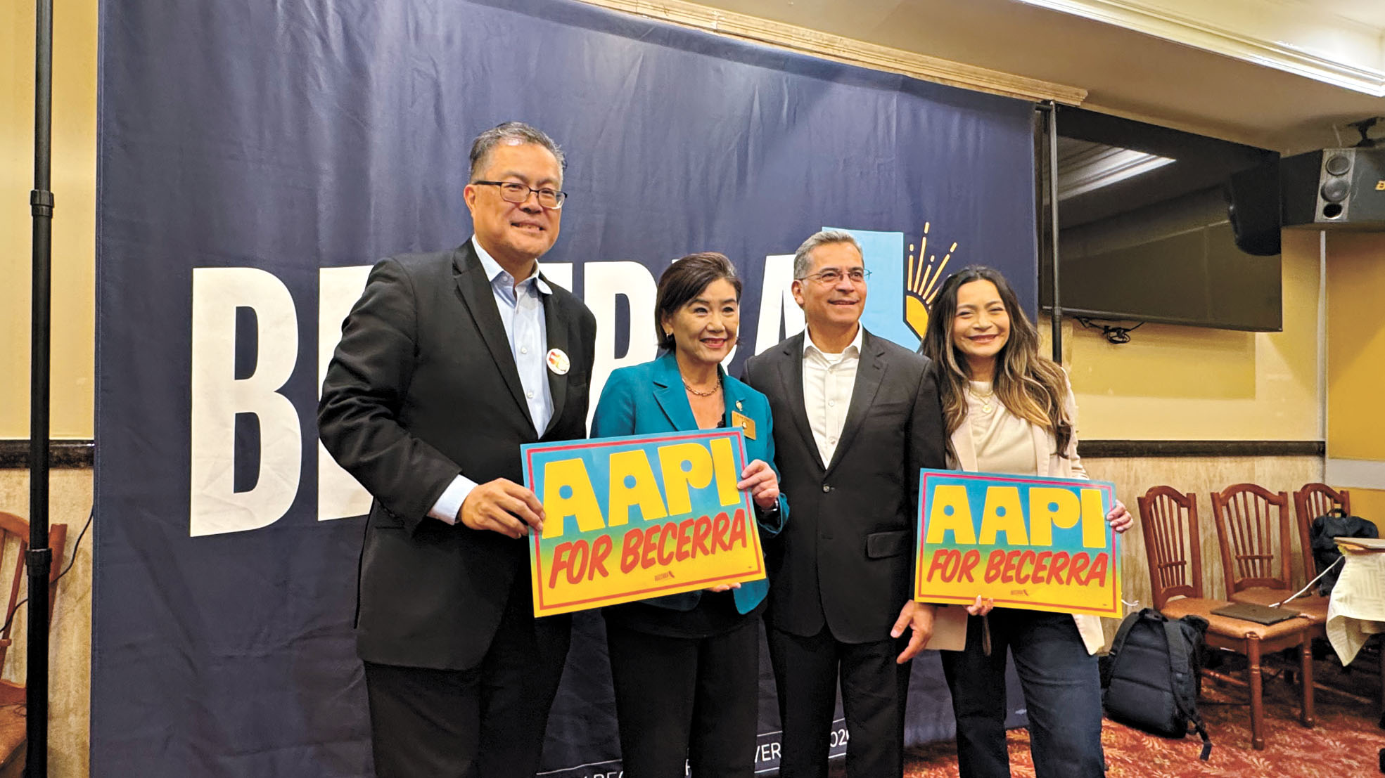 趙美心(左2)、方樹強(左1)力挺州長候選人貝塞拉(右2)。記者陸新攝