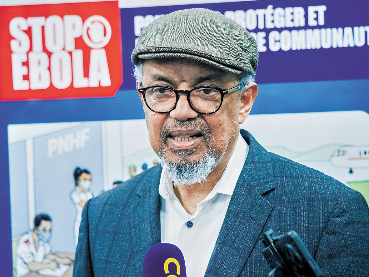世衛組織秘書長譚德塞28日抵達剛果，並在機場發表講話。美聯社
