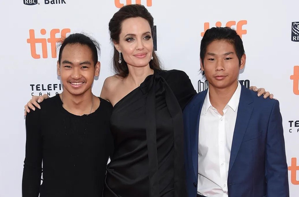 養子Maddox（左）早前仍使用Jolie-Pitt姓氏，近日則正式申請剔除「Pitt」。