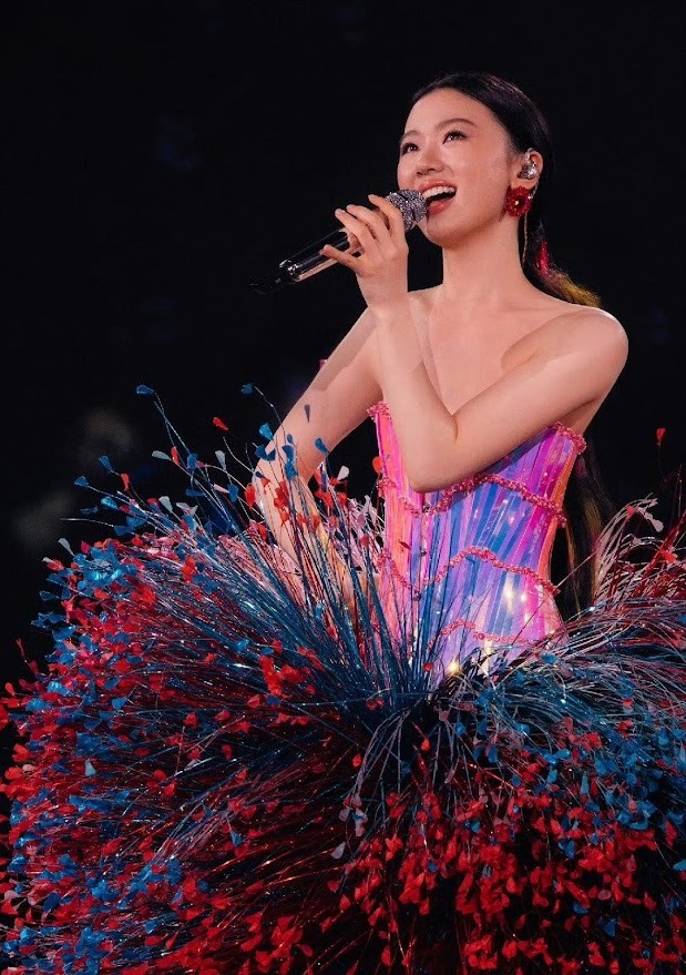 單依純在角逐金曲獎歌前,已先入選《福布斯》精英榜。