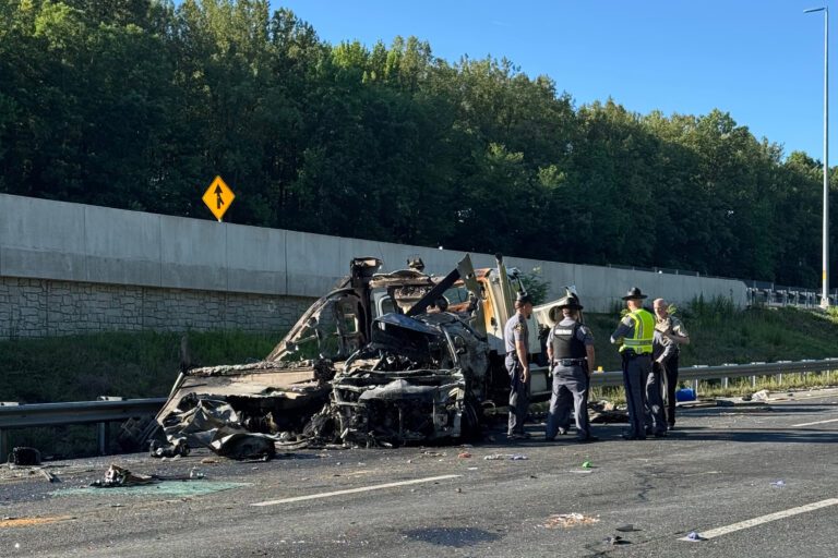 維州巴士車禍：赴婚禮一家四口慘遭滅門