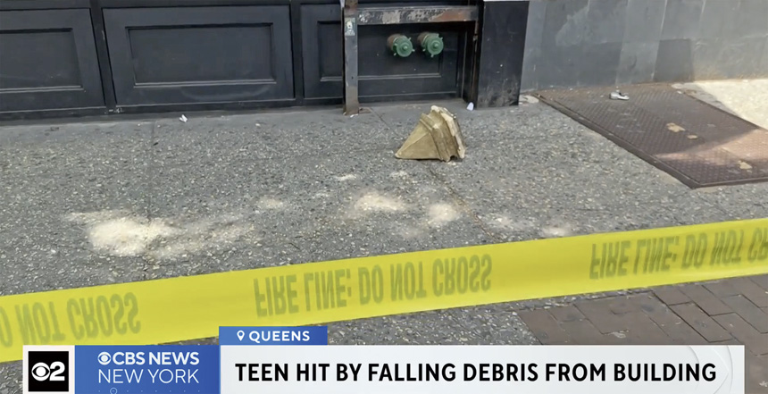 建築物外牆碎片墜落砸傷一名14歲少年。CBS紐約截圖