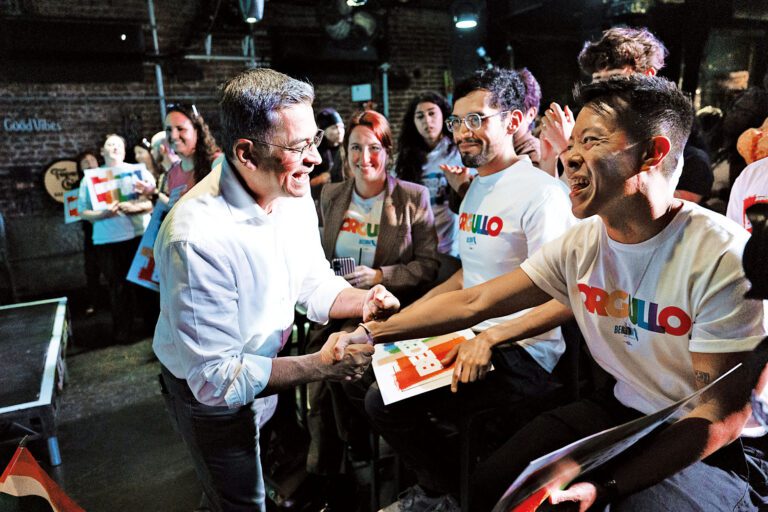 貝塞拉在多項最新民調中領先。圖為他28日在洛杉磯出席競選活動。美聯社