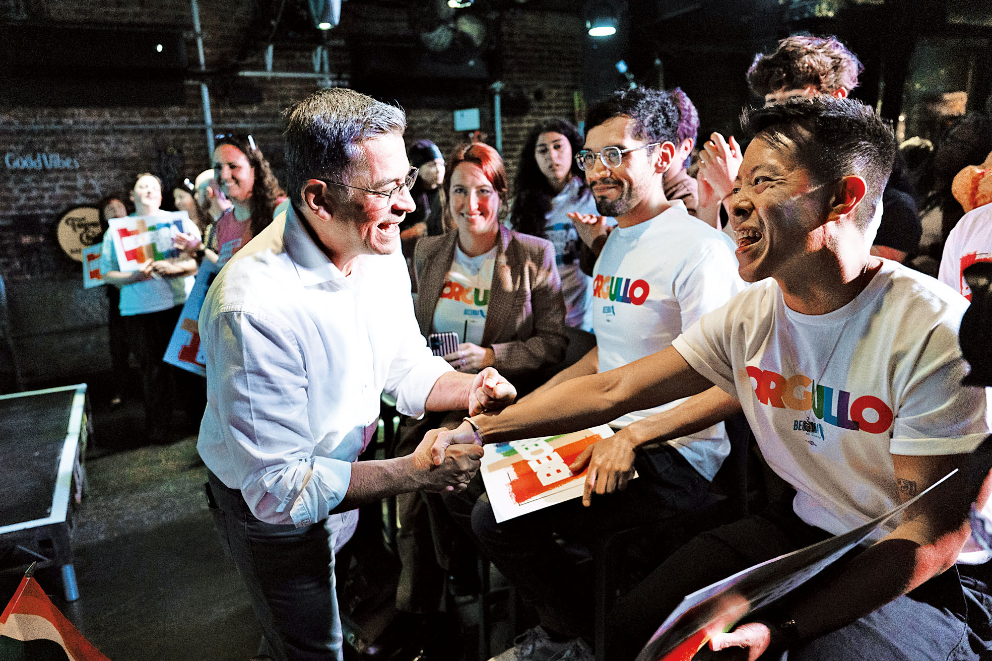 貝塞拉在多項最新民調中領先。圖為他28日在洛杉磯出席競選活動。美聯社
