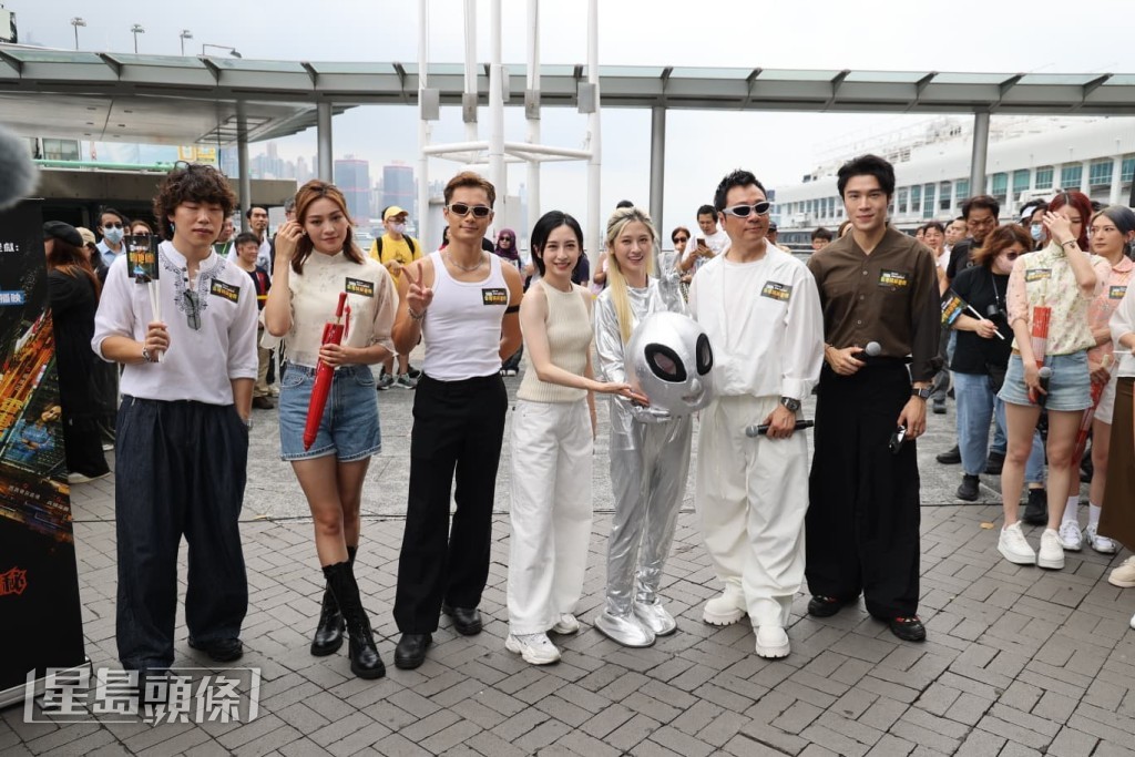 配合劇集劇情,倪嘉雯以一身外星人造型亮相。