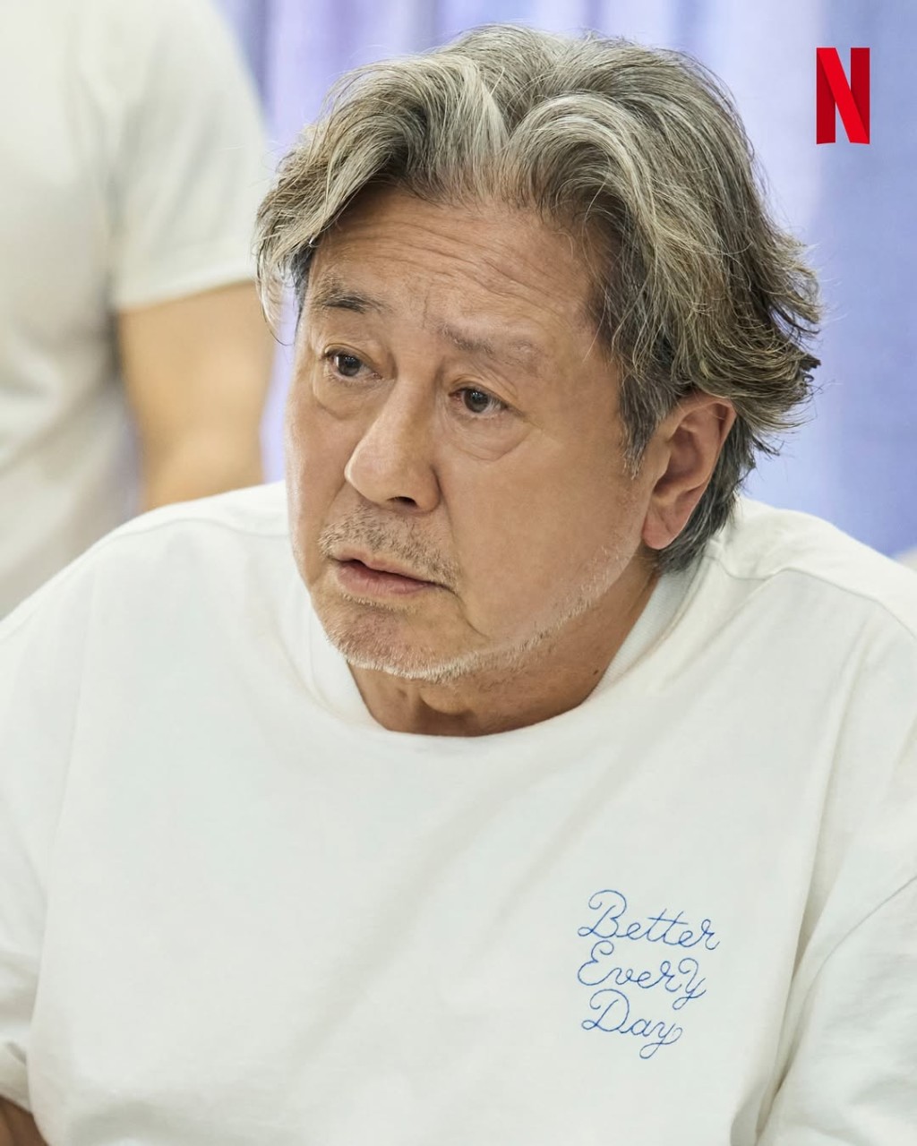 實力派演員崔岷植參演《末行手記》。