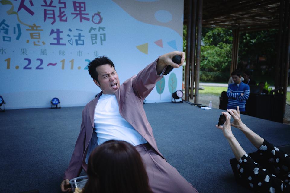張孝全飾演一位過氣的男明星。
