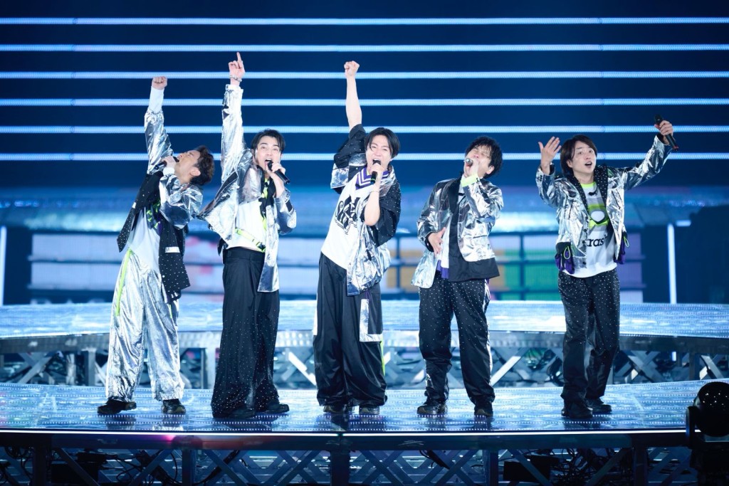 演唱會後，嵐罕有地在社交平台分享了多張演出時的相片。