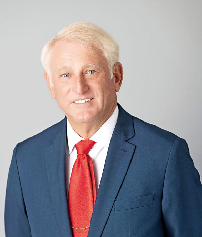 沙斯塔縣選務局長庫蒂斯（Clint Curtis）。沙斯塔縣縣政府