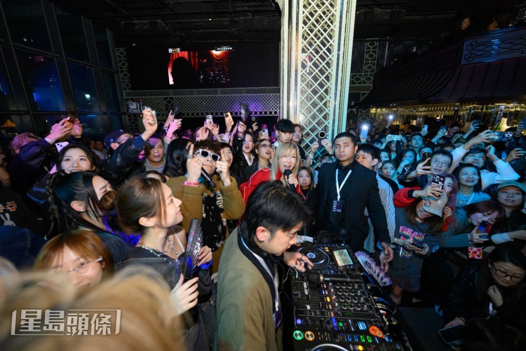 Sammi表現得非常興奮。