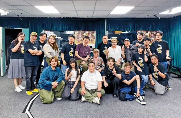 ■修哥率領眾多圈中好友到Band房進行綵排。