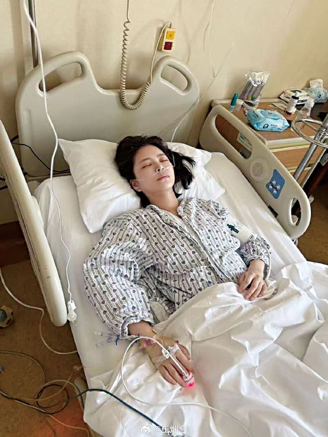 杜淳妻子王燦突發疾病，接受肺部手術。網上圖片