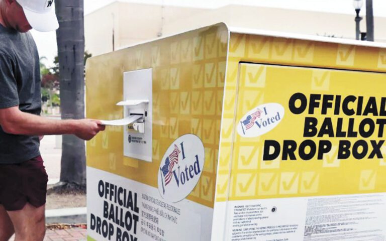 當局正在調查在市中心一個投票箱內發現被燒毀的選票。洛杉磯時報