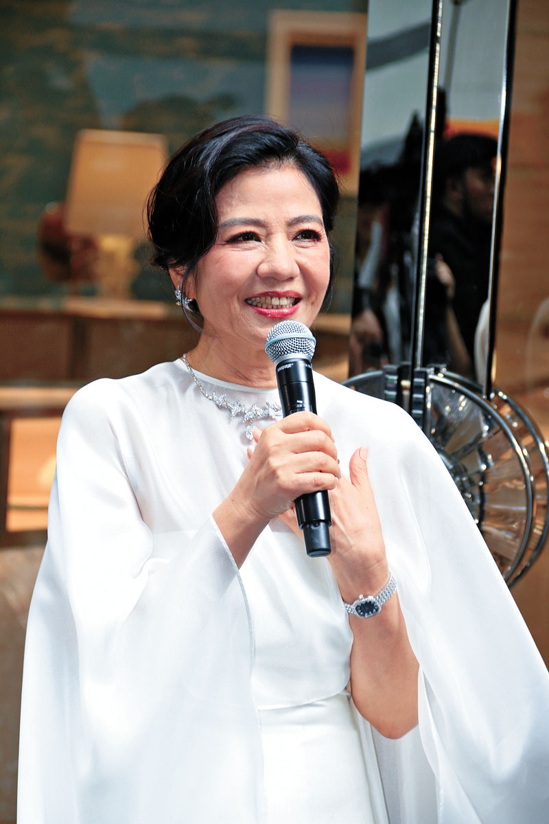 ■66歲的紅姑狀態大勇,一顰一笑都極具風韻。