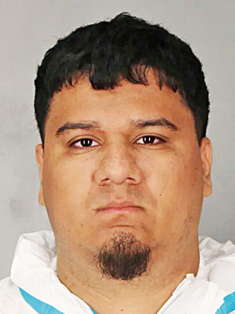里維拉被控一級及二級謀殺等罪名。納蘇縣警務處圖片