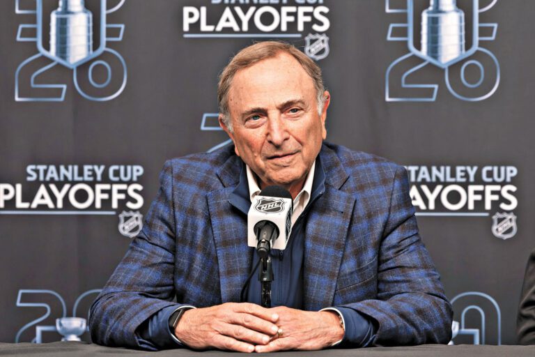 74歲的貝特曼執掌NHL已經超過30年。美聯社