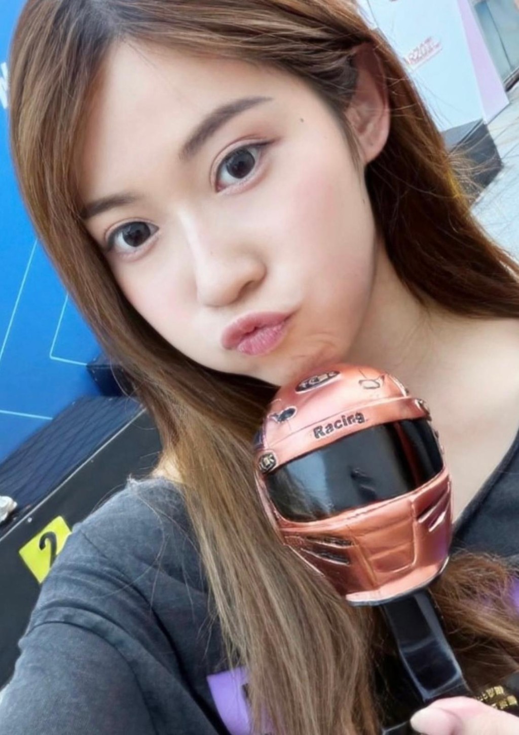 波波透露小時候常與爸爸及弟弟玩賽車遊戲,現實中玩碰碰車或踩單車也從不顧惜身體。