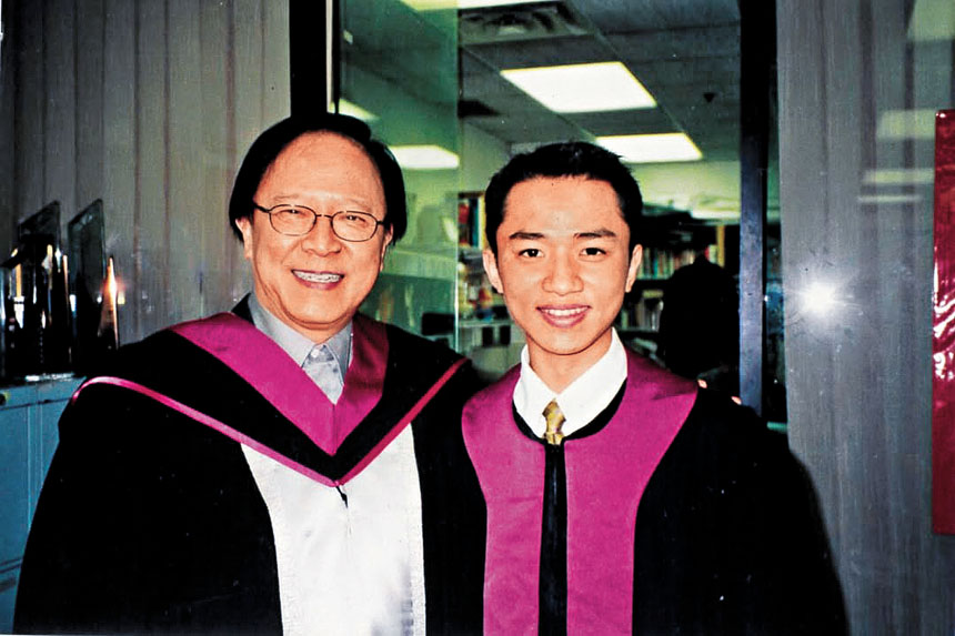 王祖藍分享當年和King Sir的合照,願對方在天家的舞台繼續尋夢。