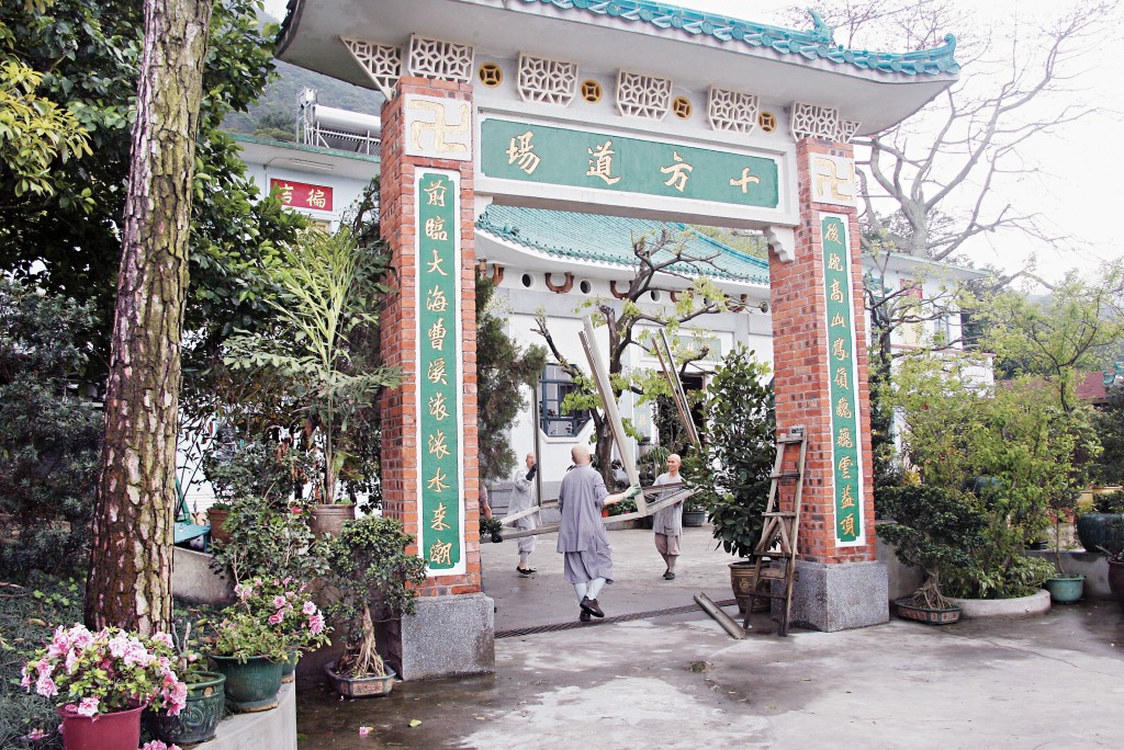 何寶生多年於大嶼山寶林禪寺修行。(《東周刊》圖片)