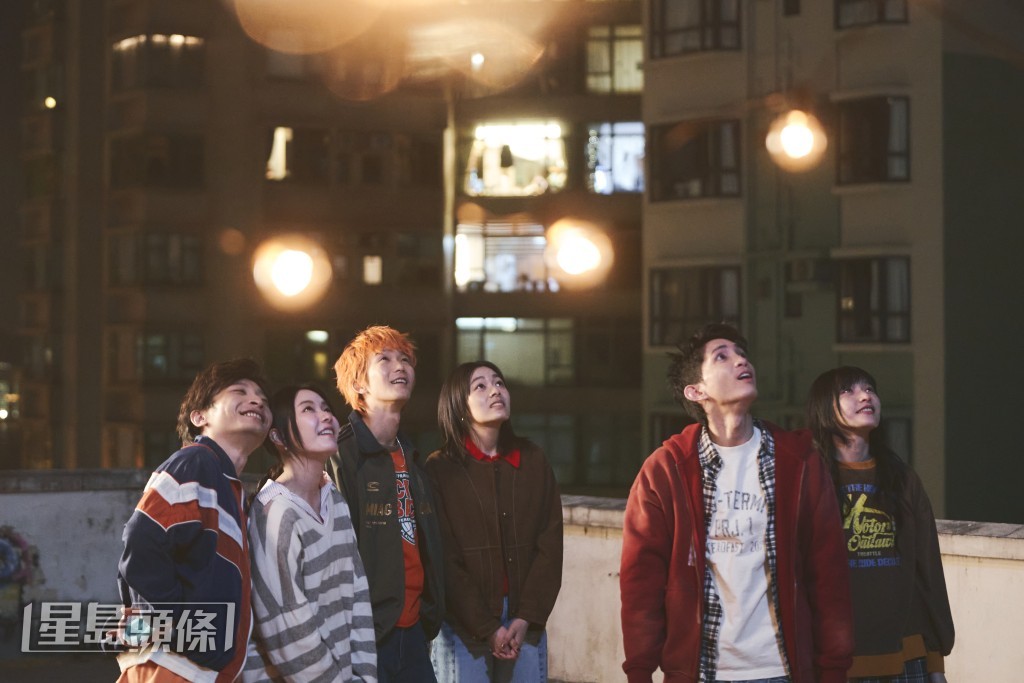 楊樂文、王智德、何啟華在劇中飾演創立喜劇團「紅白藍」、努力追夢的年輕人。
