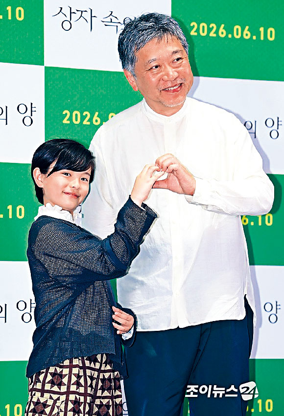 是枝裕和昨帶同木裏夢到首爾宣傳《再生家族》。