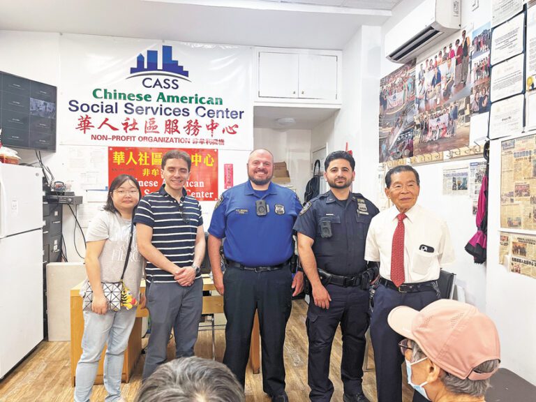 62分局派出兩名警員參加會議。