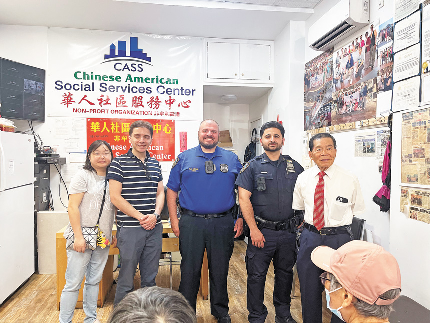 62分局派出兩名警員參加會議。