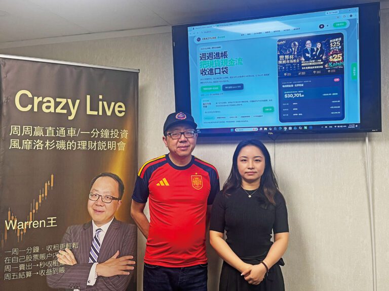 本次講座主講人王老師（左）與小戴（右）共同主持發佈會。記者陸新攝
