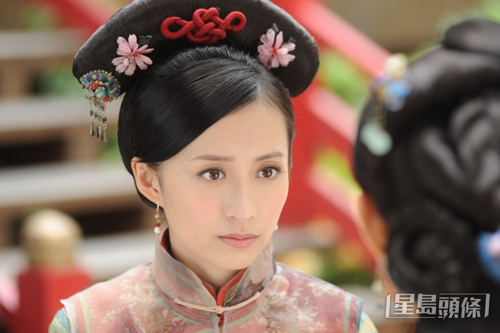 梁嘉琪受訪時重提舊事,指拍《金枝慾孽貳》時有女星在片場「指指點點」,令龔嘉欣受牽連。