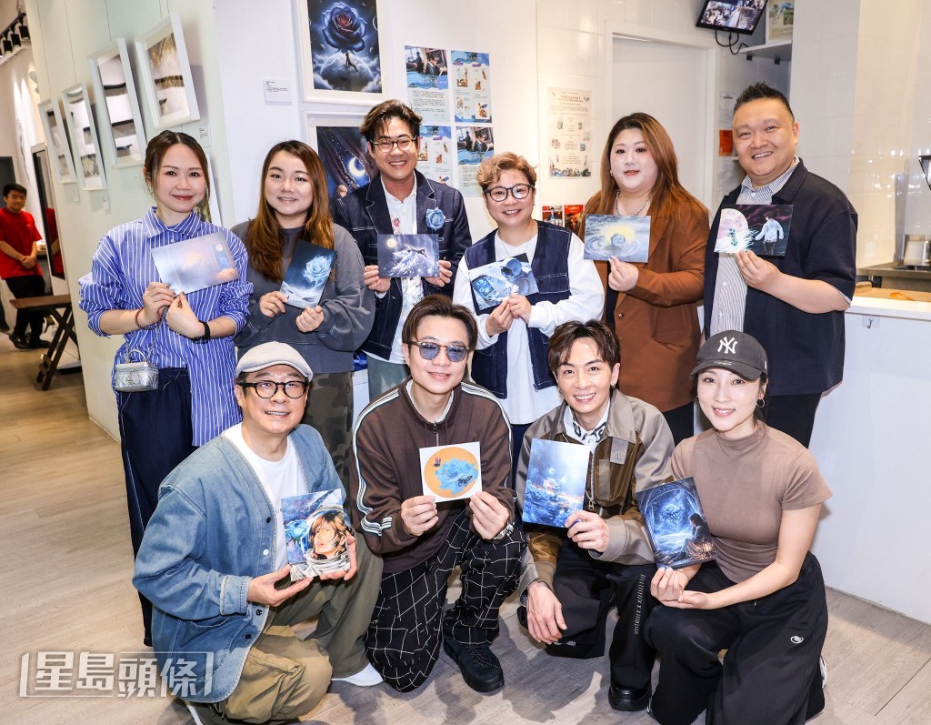 《中年好聲音》的一眾好友前來支持羅啟豪的畫展。