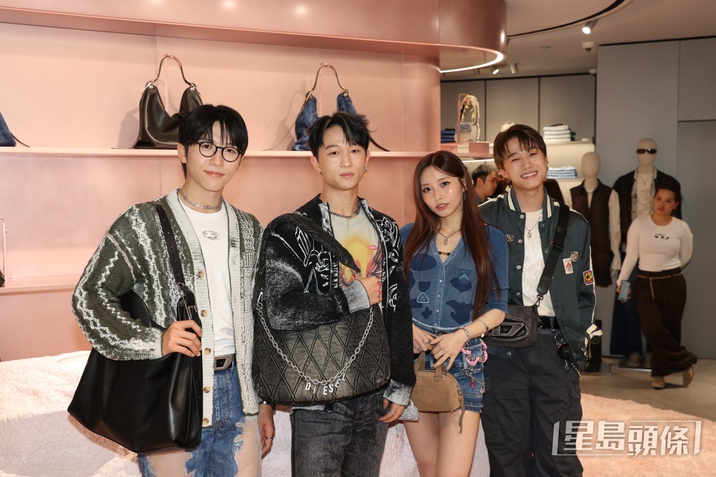 蘇雅琳（Ivy So）、王偉俊（Teller）及Zpot成員關曉隆（Bosco）、周德誠（Gordon）一同出席時裝品牌活動。