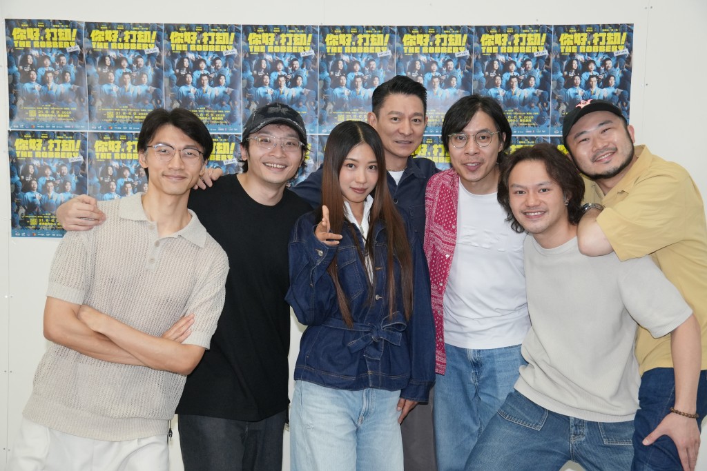 劉德華與一眾演員麥沛東、李芯駖@COLLAR、巢嘉倫、何啟華、陳湛文、王俊傑及導演魯文傑合照留念。