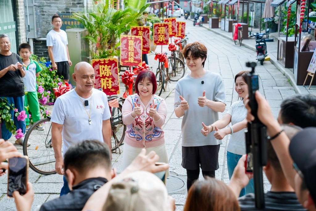 透過交流,深入了解扒龍舟這項中國傳統文化。