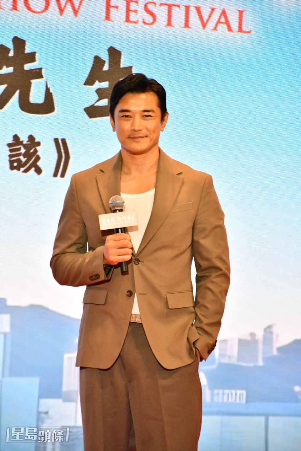 黃長興表示自己一直專注演戲,較少公開演唱經驗。