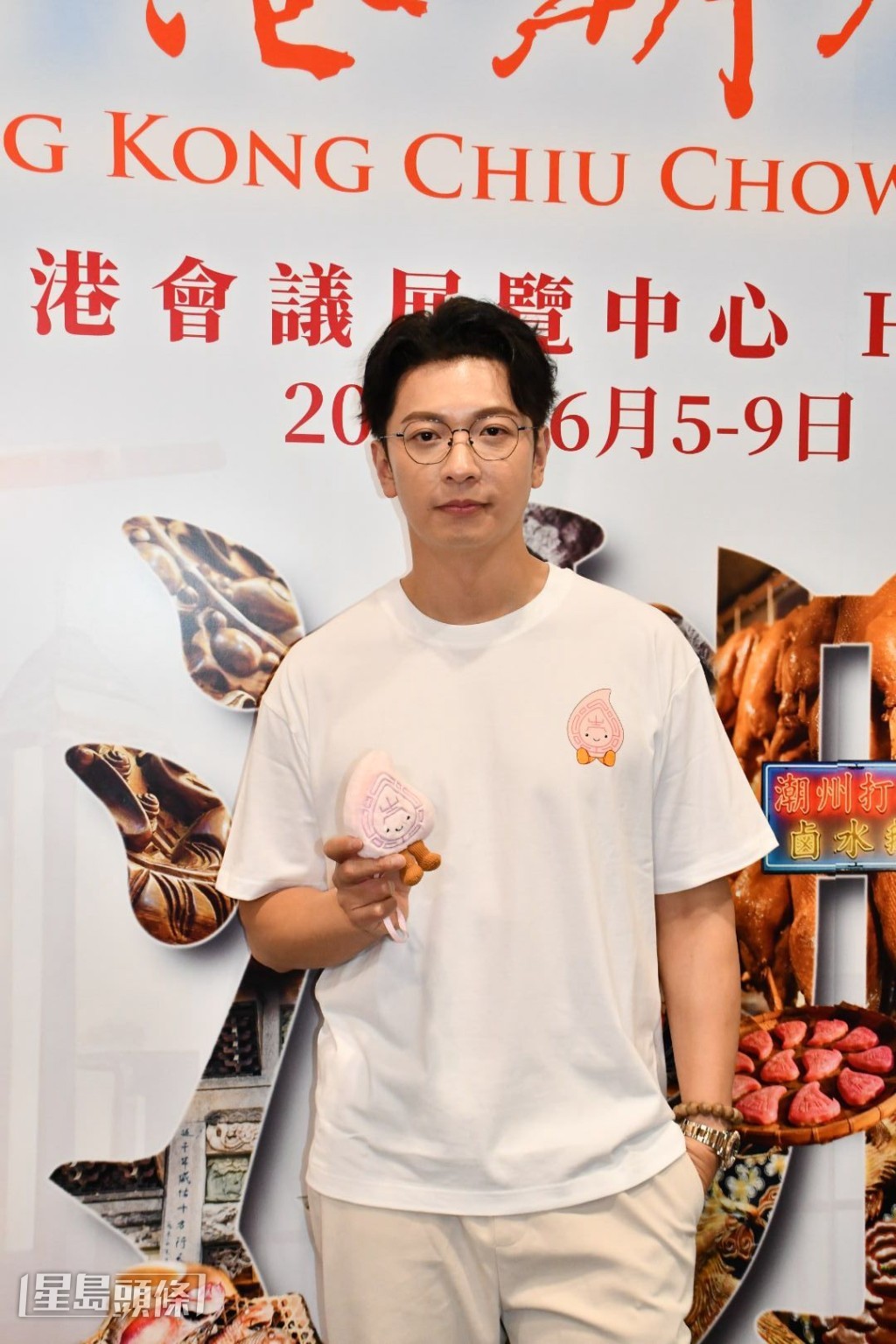 高鈞賢透露,一個月前在深圳開設了一間結合咖啡與清吧的店鋪。