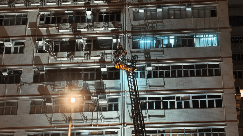 旺角工廈單位起火冒煙 消防迅速撲救 約10人安全疏散