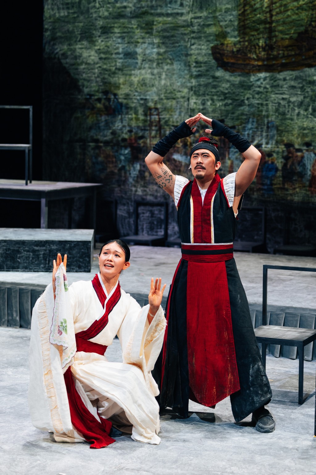 男主角「奧賽羅」由梁天尺飾演，黎玉清則飾演敢於為愛反抗的黛絲德蒙娜。