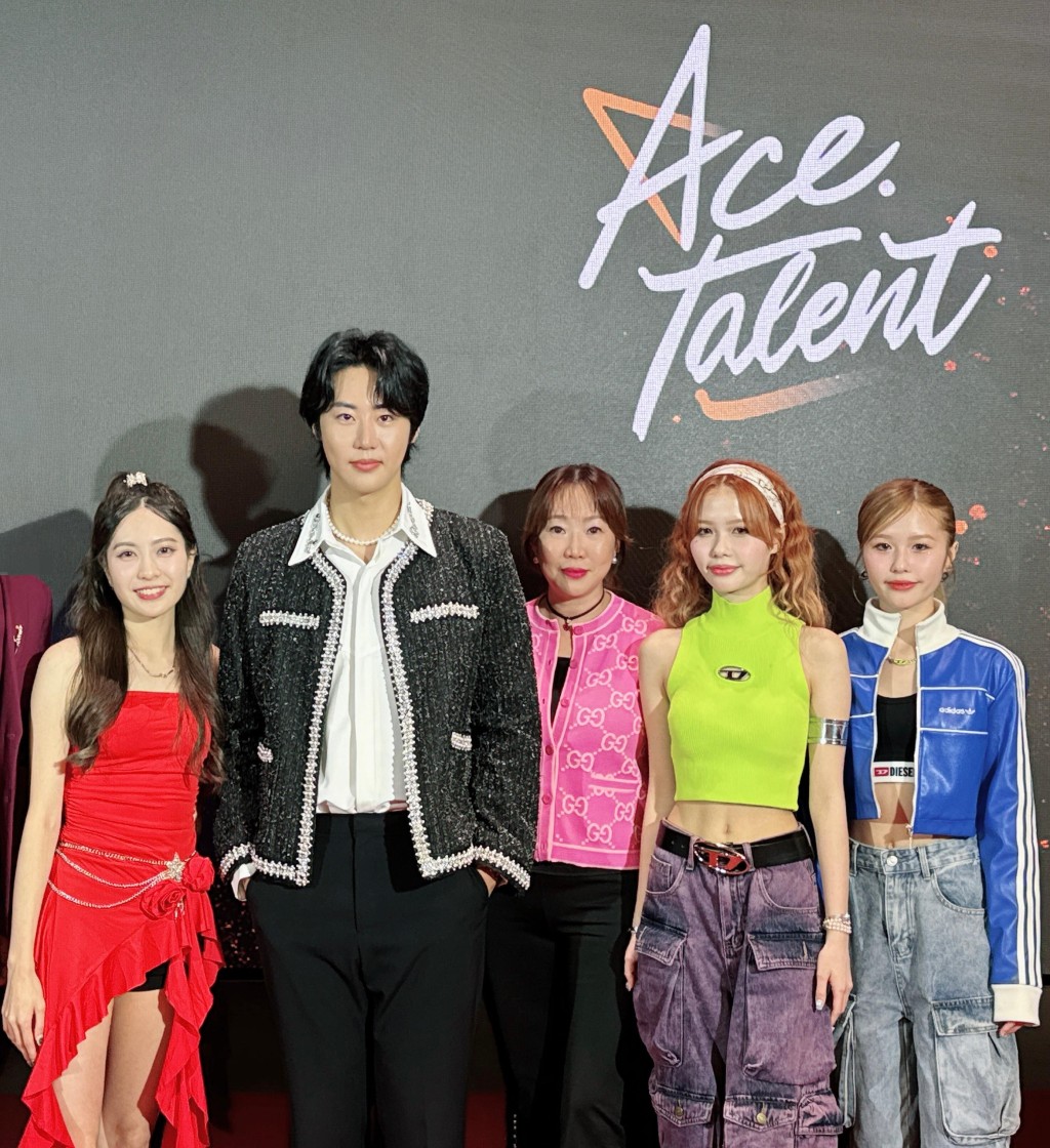 (左起)Lenna T.、「YS韓國偶像學院」社長Yong Heo、唐安麒、JJBABY。