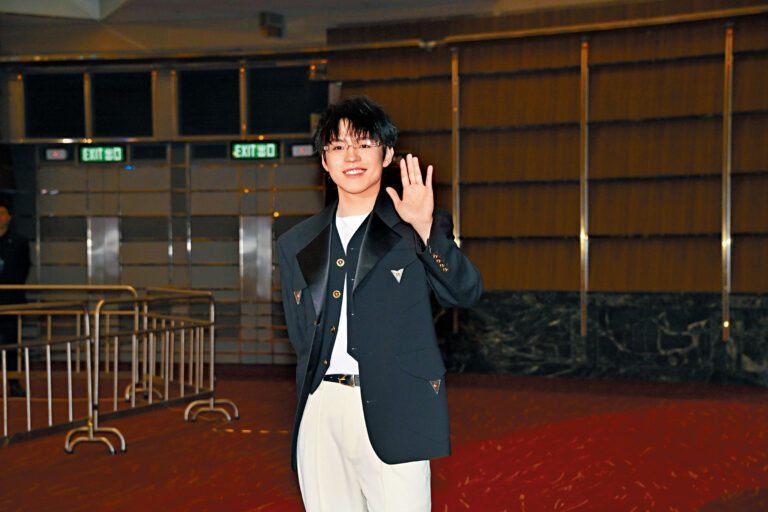 Ian親自行出會場送別fans。