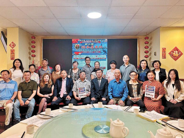 兩會召開新聞發布會，宣布將於7月11日舉辦第7屆協和星光杯乒乓球比賽，與會嘉賓合影。梁敏育攝