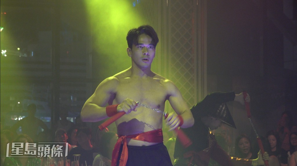 他在猛男秀中負責功夫表演環節。