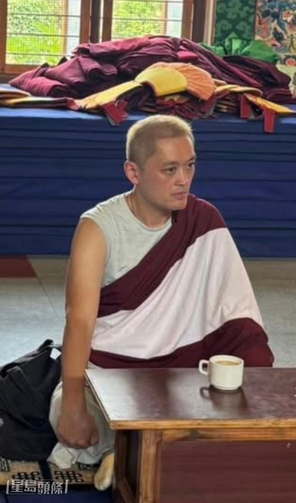 李泳漢早前被拍到前往印度拜佛,神情被指目光呆滯。