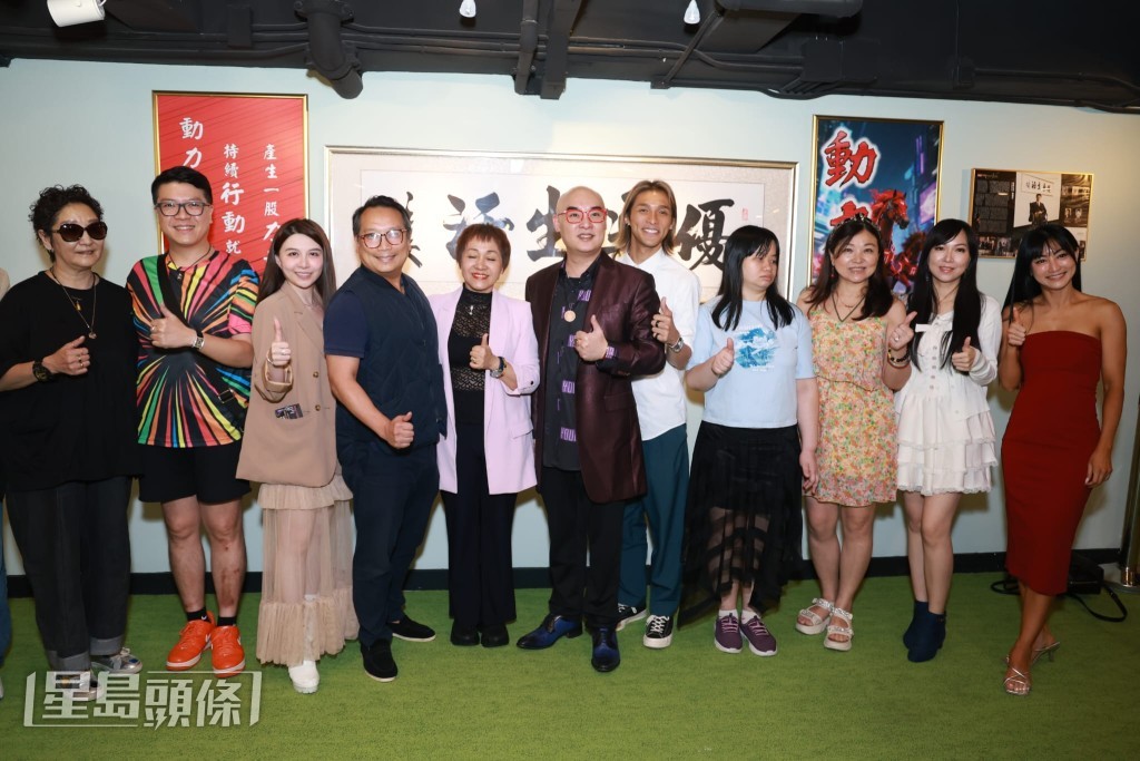 黃又南在記者會上接受傳媒訪問。