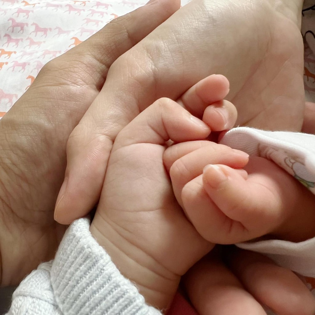 楊秀惠2022年宣布次女出世。