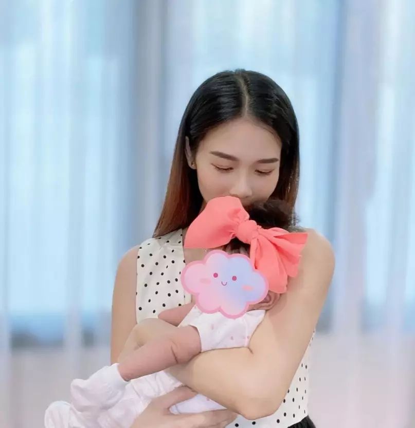 楊秀惠對子女保護有加。