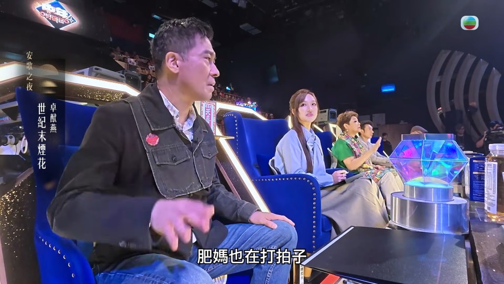 評審張佳添指出,肥媽在台下幫卓猷燕打拍子救場。