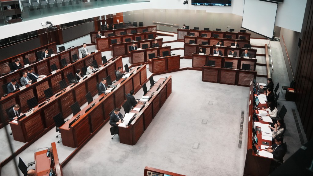 政府訂立國安附屬法例 身兼人大立法會議員急返港開會