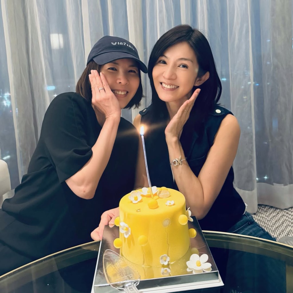 許茹芸悄悄準備了蛋糕,為楊采妮慶祝生日。