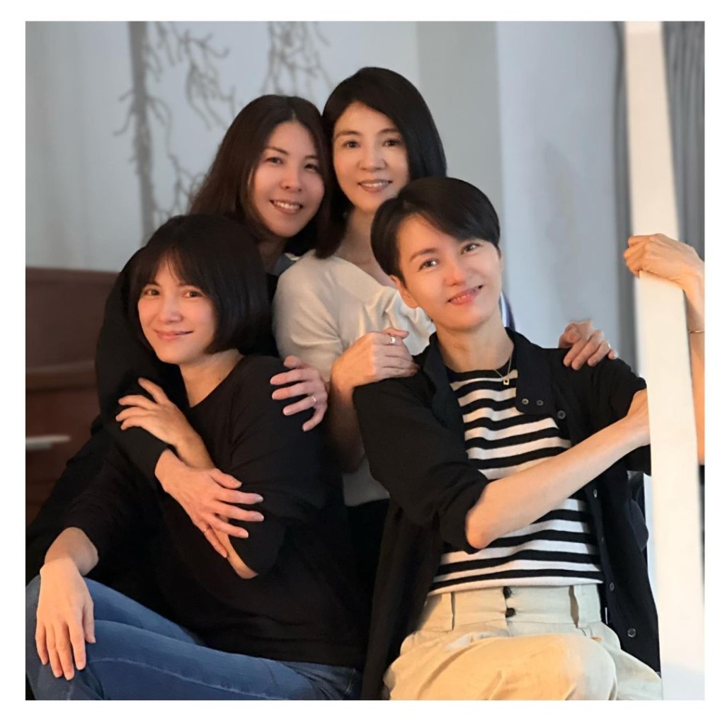 楊采妮與李心潔、梁詠琪、許茹芸等好友聚會。
