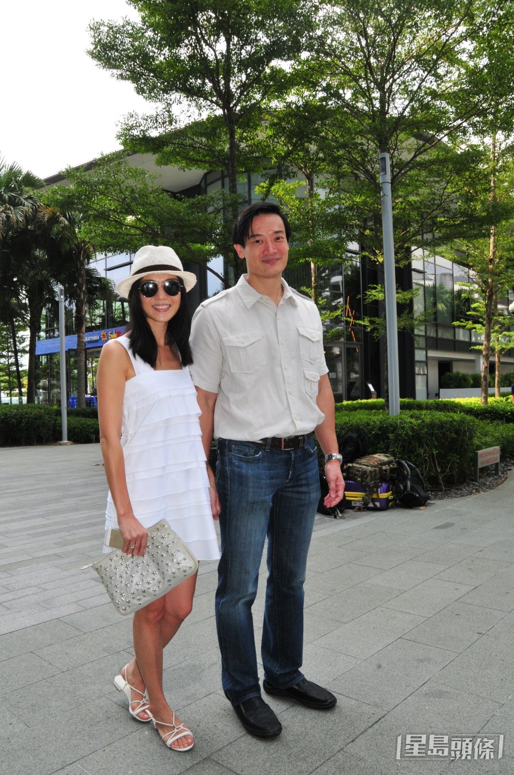 二人結婚多年,依然恩愛。